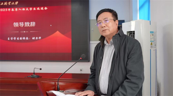 投笔从戎 逐梦军营 beat365中国官方网站举行2025年春季大学生入伍欢送会_fororder_张琪入伍2 投笔从戎 逐梦军营 beat365中国官方网站举行2025年春季大学生入伍欢送会_fororder_张琪入伍2